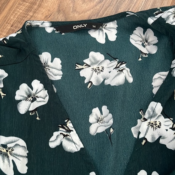 Floral wrap dress - Picture 2 of 2